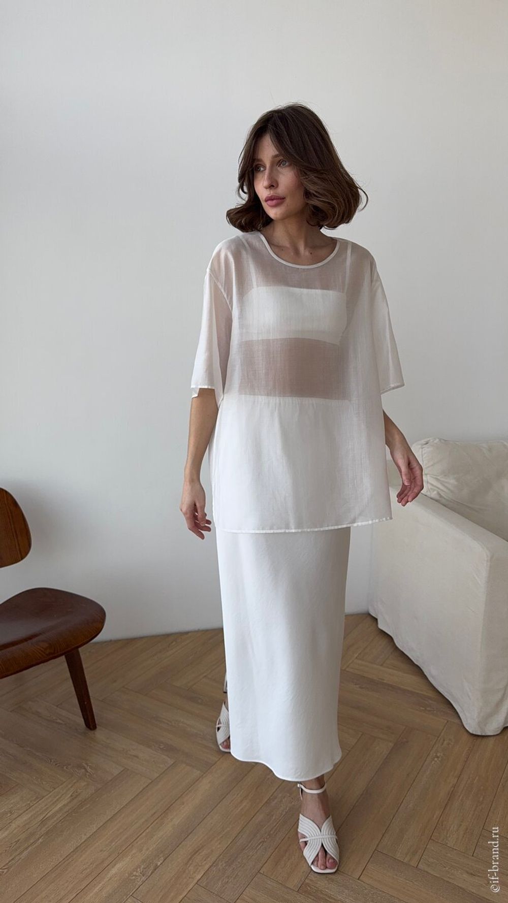 футболка AMI voluptuous